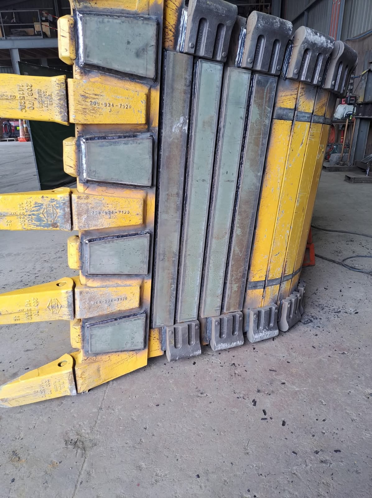 Replacing bucket wear parts